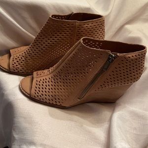 Lucky Brand 9.5 tan